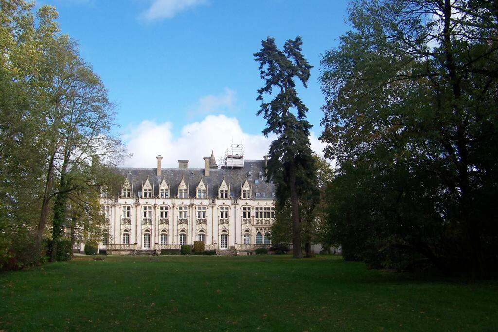 Charmant Studio Au Calme Tout Confort Dans Chateau Neo Gothique Proche Zenith Comet Orleans Parking Voiture Gratuit Wifi Haut Debit Rue Des Montees Экстерьер фото