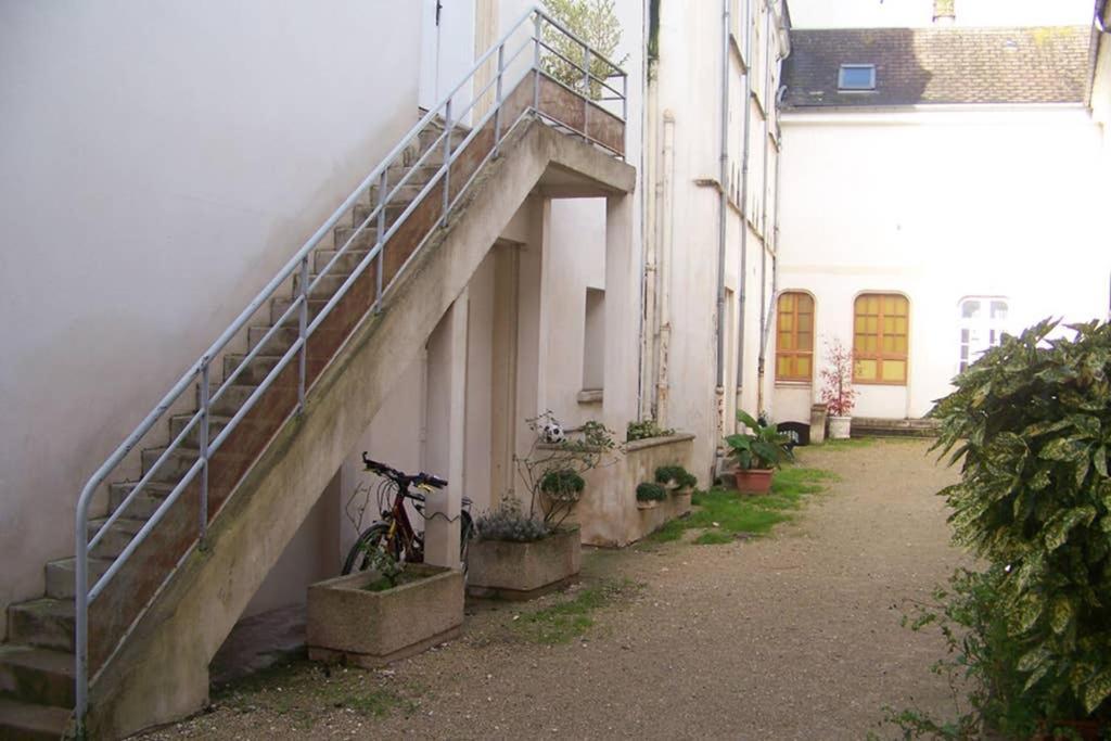 Charmant Studio Au Calme Tout Confort Dans Chateau Neo Gothique Proche Zenith Comet Orleans Parking Voiture Gratuit Wifi Haut Debit Rue Des Montees Экстерьер фото